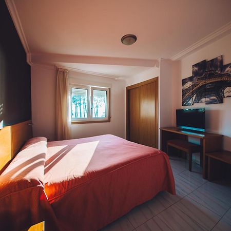 Hotel Dinajan Villanueva De Arosa Buitenkant foto