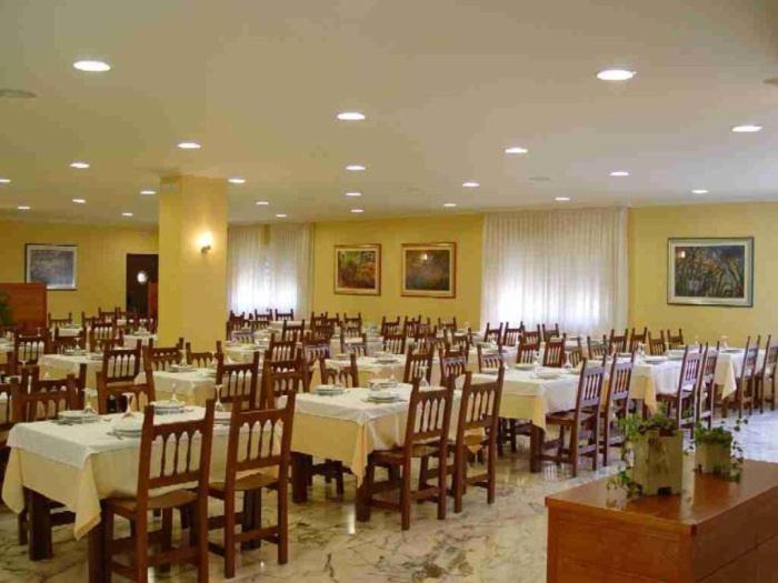 Hotel Dinajan Villanueva De Arosa Buitenkant foto