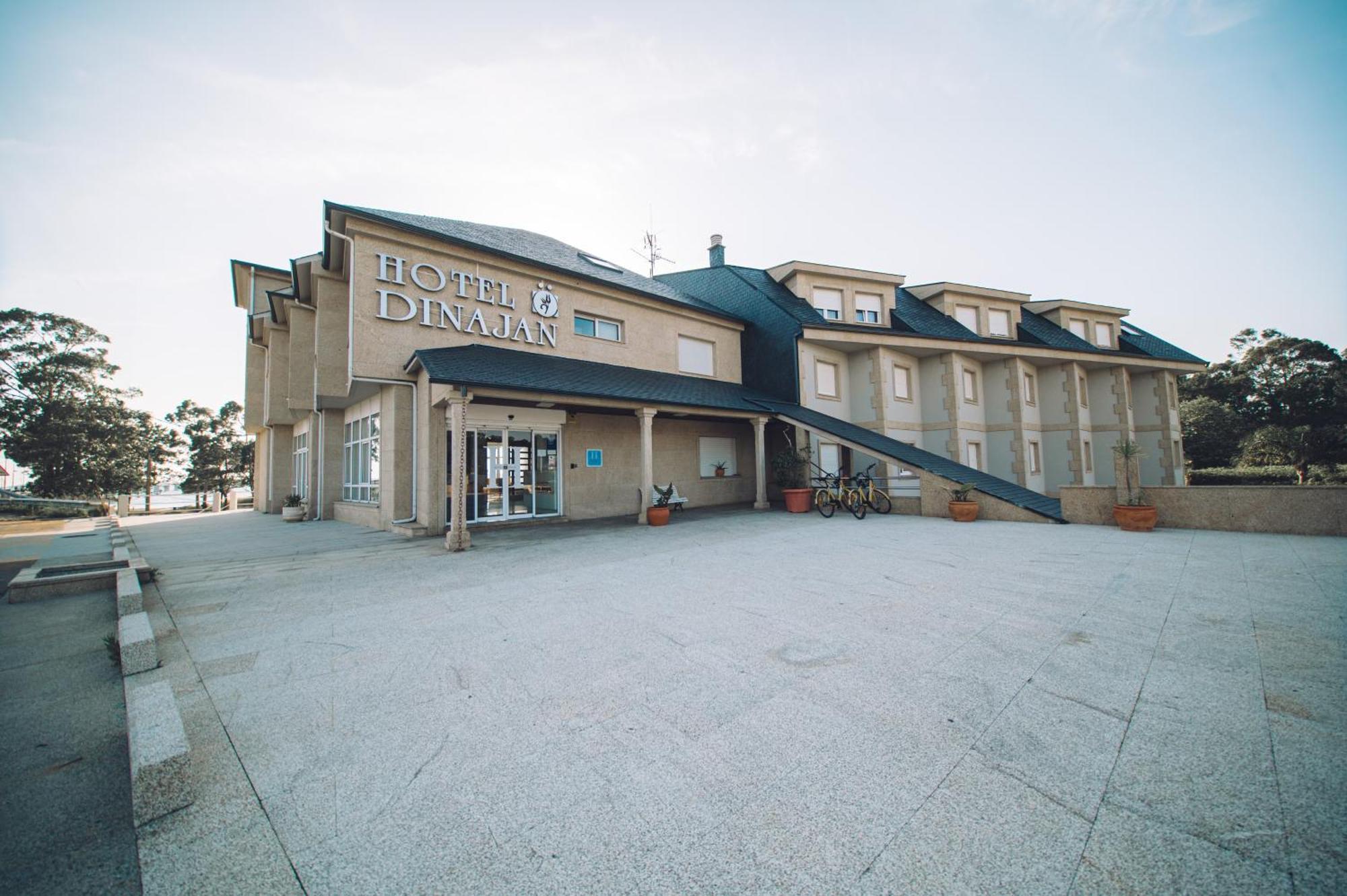 Hotel Dinajan Villanueva De Arosa Buitenkant foto