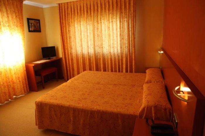 Hotel Dinajan Villanueva De Arosa Buitenkant foto
